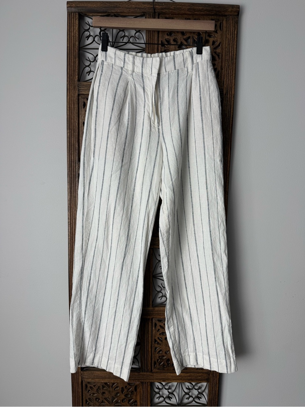 Old Navy White Wide-Leg Pants with Navy Pinstripes